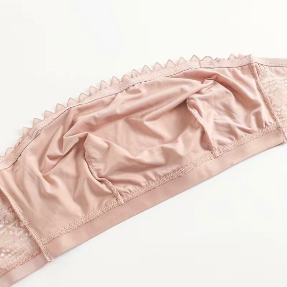 Plus Size Elegant Lace Bandeau Bra.  Size 1XL - Picture 3 of 4